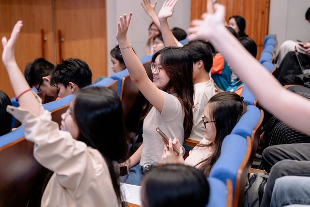 Univers Tour Tiền Phong Nam kết nối sinh viên TPHCM với xu hướng phát triển bền vững - Ảnh 3.