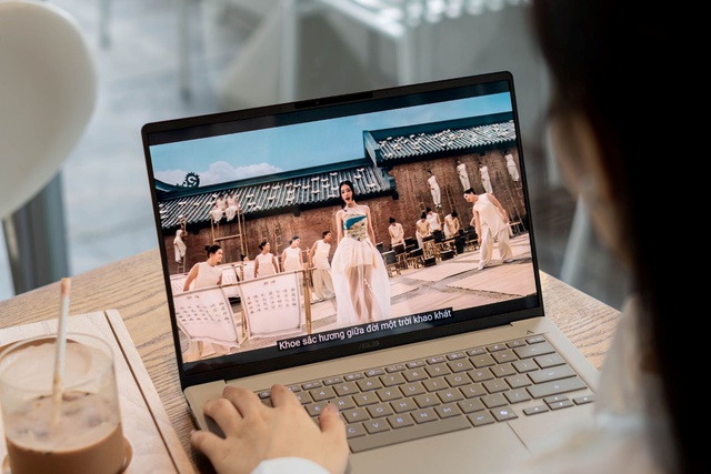 Chiếc laptop 990g này đã làm được điều mà nhiều người từng nghĩ là không thể- Ảnh 3.