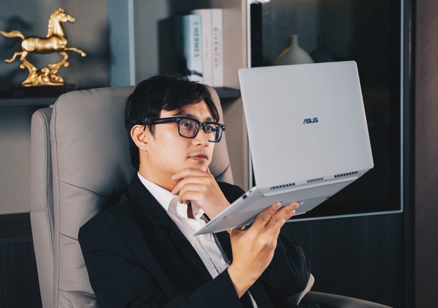 Chiếc laptop giá 100 triệu dành cho CEO có gì đặc biệt?- Ảnh 4.