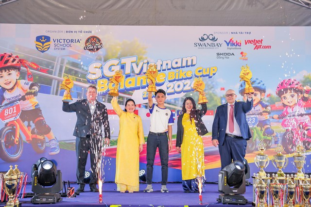 Victoria School tổ chức giải đua xe thăng bằng cho trẻ: Sân chơi rèn bản lĩnh và kết nối gia đình- Ảnh 1.