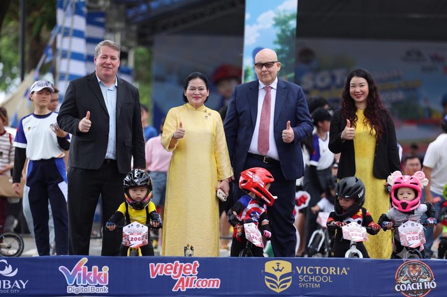 Victoria School tổ chức giải đua xe thăng bằng cho trẻ: Sân chơi rèn bản lĩnh và kết nối gia đình- Ảnh 2.