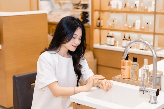 Biển người &ldquo;đổ bộ&rdquo; Vincom B&agrave; Triệu từ s&aacute;ng sớm: Lễ hội sale lớn nhất h&egrave; 2026 ch&iacute;nh thức bắt đầu- Ảnh 7.