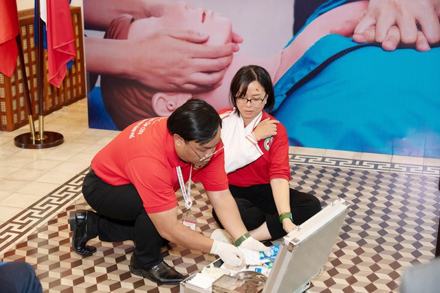 Hệ thống nhà thuốc mở rộng vai trò trạm hỗ trợ “bảo vệ sự sống” cho người dân- Ảnh 6.