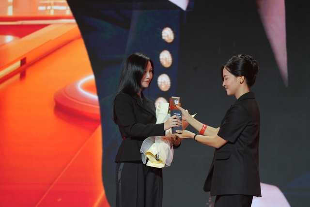 Shopee vinh danh Hannah Olala là Best Premium Livestream Star năm thứ ba liên tiếp - Ảnh 1.