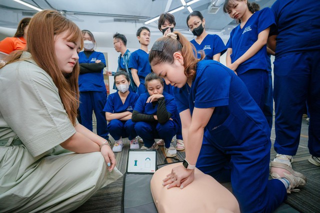 Bệnh viện hạng đặc biệt 115 năm tuổi bảo chứng chuyên môn sơ cấp cứu cho lực lượng y tế Long Châu- Ảnh 3.