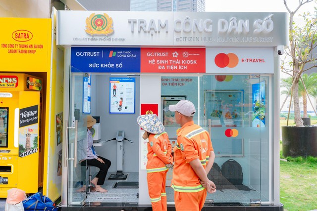 Thêm điểm tựa sức khỏe cho người dân TP.HCM: Trạm Công dân số lần đầu tiên có mặt ở phố đi bộ Nguyễn Huệ - Ảnh 1.