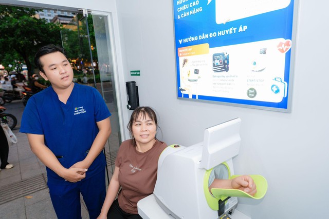 Thêm điểm tựa sức khỏe cho người dân TP.HCM: Trạm Công dân số lần đầu tiên có mặt ở phố đi bộ Nguyễn Huệ - Ảnh 7.
