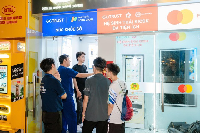 Thêm điểm tựa sức khỏe cho người dân TP.HCM: Trạm Công dân số lần đầu tiên có mặt ở phố đi bộ Nguyễn Huệ - Ảnh 9.