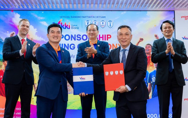Vikki Digital Bank đồng h&agrave;nh c&ugrave;ng ASEAN United FC kết nối t&agrave;i ch&iacute;nh số với đam m&ecirc; b&oacute;ng đ&aacute; - Ảnh 1.
