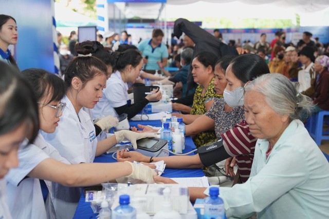 Long Châu cùng ngành y tế Lâm Đồng tầm soát đột quỵ miễn phí cho hàng ngàn người dân khó khăn- Ảnh 2.