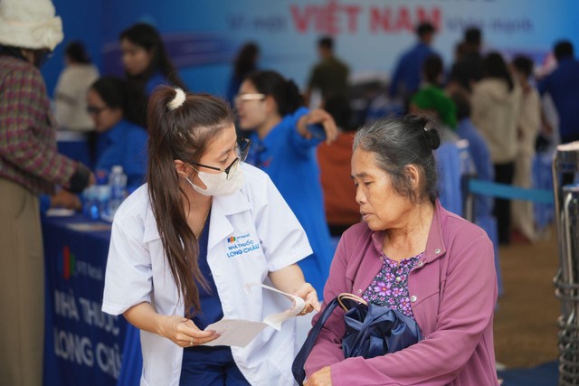 Long Châu cùng ngành y tế Lâm Đồng tầm soát đột quỵ miễn phí cho hàng ngàn người dân khó khăn- Ảnh 5.