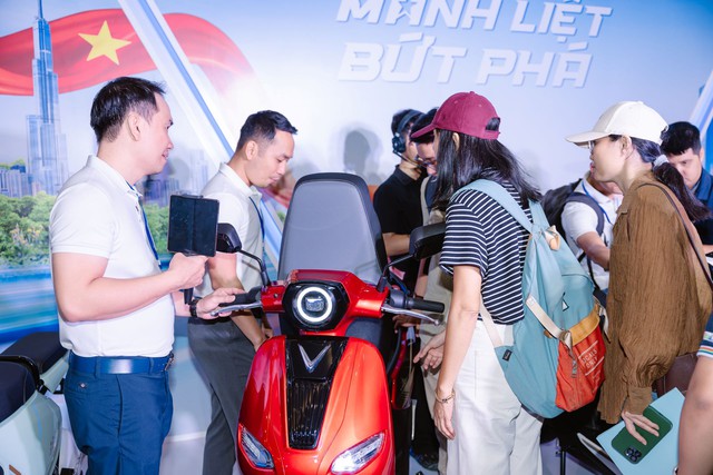 VinFast Kyo &ldquo;ch&agrave;o s&acirc;n&rdquo; kh&aacute;ch h&agrave;ng Việt: Xe điện chuẩn gu d&acirc;n văn ph&ograve;ng đ&ocirc; thị- Ảnh 2.