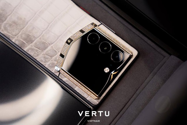 Vertu Alphafold có gì trong mức giá hàng trăm triệu đồng?- Ảnh 1.