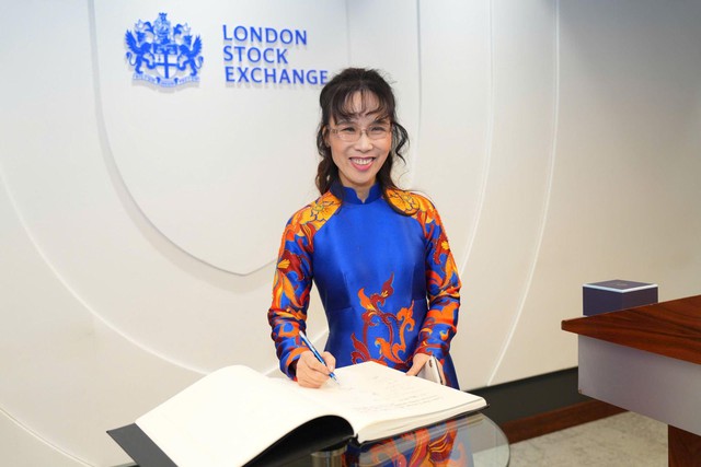 Tiến sĩ Nguyễn Thị Phương Thảo bấm nút khai phiên Sàn giao dịch Chứng khoán Luân Đôn (LSE)- Ảnh 7.