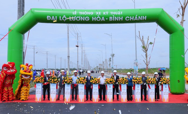 Đại lộ Lương Hòa – Bình Chánh chính thức thông xe, cửa ngõ phía Tây TP.HCM tăng sức hút - Ảnh 2.