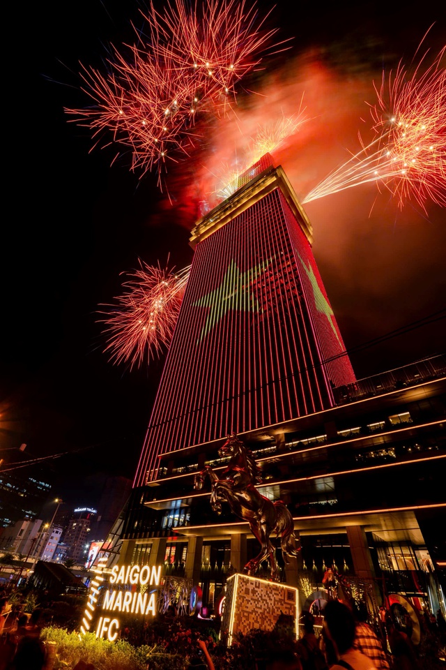 Saigon Marina IFC tự hào tỏa sáng, tôn vinh nửa thế kỷ mang tên Bác- Ảnh 2.