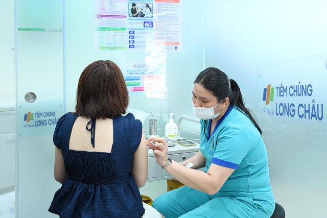 Quá tuổi, đã lập gia đình là không cần tiêm HPV, nhiều người tiếc nuối vì hiểu lầm kéo dài nhiều năm - Ảnh 1.