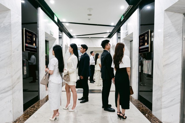 Ai cũng nói là nhìn thấy trong thang máy - Ảnh 1.
