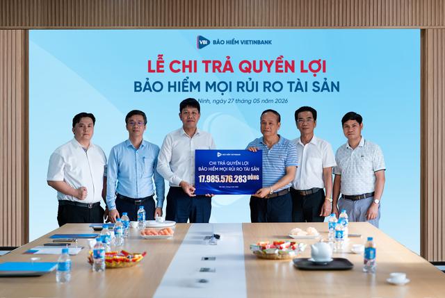 VBI vững vàng Top 3 bảo hiểm uy tín do Vietnam Report vinh danh, tạo đà cho giai đoạn tăng trưởng mới- Ảnh 1.