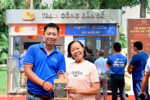Một sáng kiến cải cách hành chính của Công an TP.HCM đang đưa tiện ích số “bám rễ sâu” hơn vào đời sống- Ảnh 2.