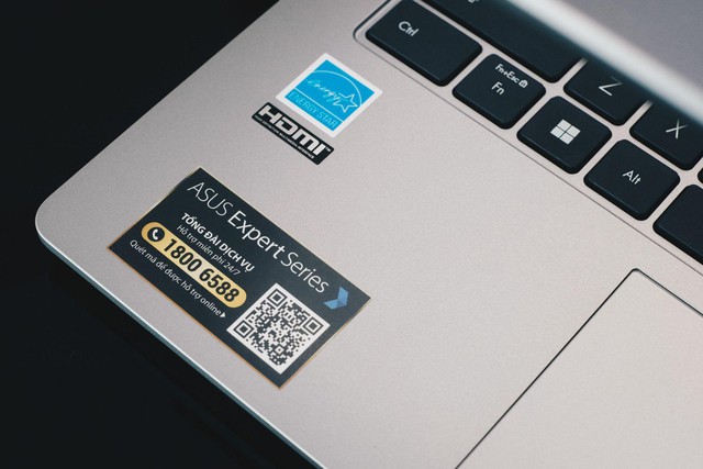 Laptop doanh nghiệp có những gì mà sinh viên cũng nên được hưởng?- Ảnh 1.