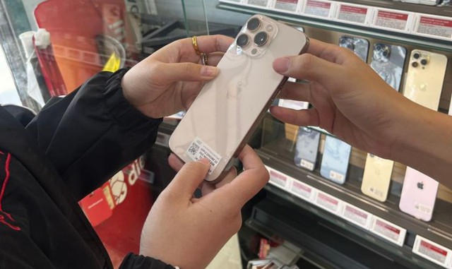 Tin vui cho học sinh, sinh vi&ecirc;n khi mua iPhone cũ m&ugrave;a tựu trường - Ảnh 2.