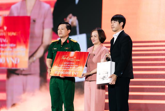 Quảng Trị thắp lửa tri ân trong đêm nghệ thuật đặc biệt mừng 79 năm Ngày Thương binh - Liệt sĩ - Ảnh 4.