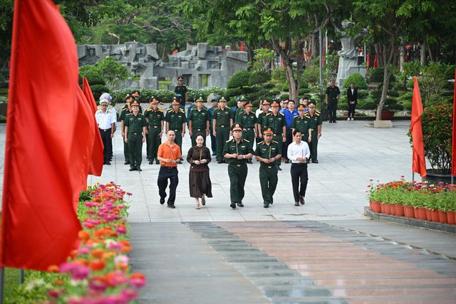 Long Châu nối dài hành trình tri ân tại vùng đảo tiền tiêu thiêng liêng Côn Đảo- Ảnh 1.