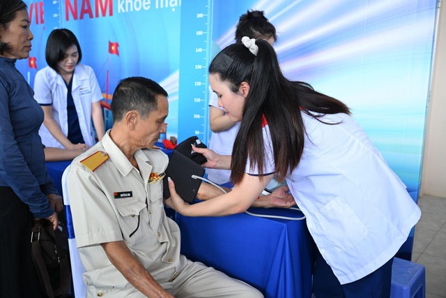Long Châu nối dài hành trình tri ân tại vùng đảo tiền tiêu thiêng liêng Côn Đảo- Ảnh 8.