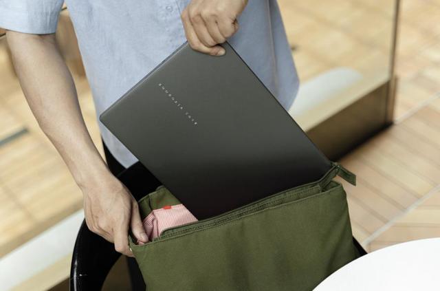 Lựa chọn laptop AI nào như món đầu tư xứng đáng cho 4 năm đại học?- Ảnh 1.