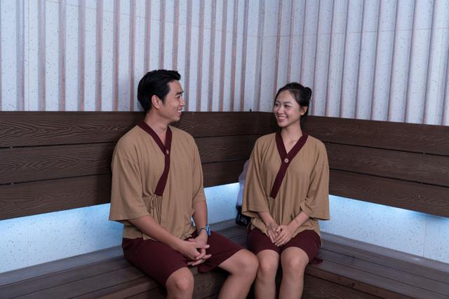 Giới trẻ Hà thành đổ xô đi “nghỉ dưỡng” ở nội đô để tránh nóng- Ảnh 3.