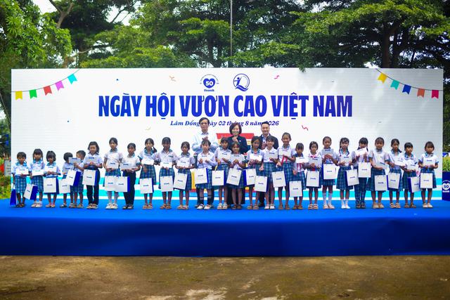 50 năm Vinamilk: Bền bỉ chăm sóc nền tảng cho thế hệ Việt Nam tương lai - Ảnh 2.
