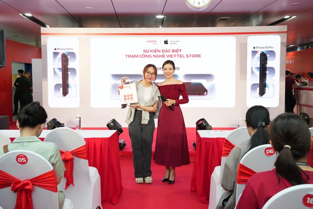 Khách hàng Viettel Store được trải nghiệm iPhone 18 Pro series giữa không gian Metro Bến Thành - Ảnh 2.