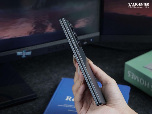 ‏Galaxy Z Fold8 Ultra có nhiều thông số phần cứng nổi bật, giá thấp hơn iPhone Duo khoảng 19 triệu đồng‏- Ảnh 2.