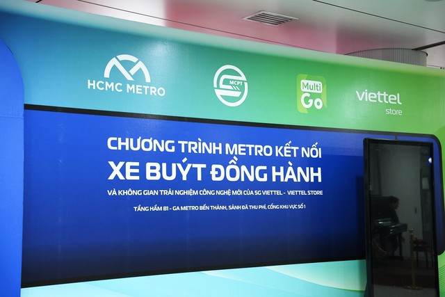 Khách hàng Viettel Store được trải nghiệm iPhone 18 Pro series giữa không gian Metro Bến Thành - Ảnh 4.