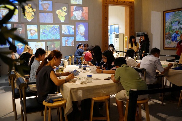 Cùng ABBank “xuyên không” vào thế giới của Van Gogh- Ảnh 4.