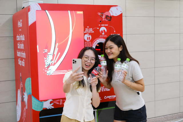 Coca-Cola mở rộng 30 điểm thu gom tại Hà Nội Và T P . Hồ Chí Minh - Ảnh 2.