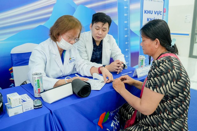 Từ đất liền vươn đến đảo xa: Long Châu mở rộng cơ hội tầm soát sớm ung thư cho phụ nữ Côn Đảo - Ảnh 2.