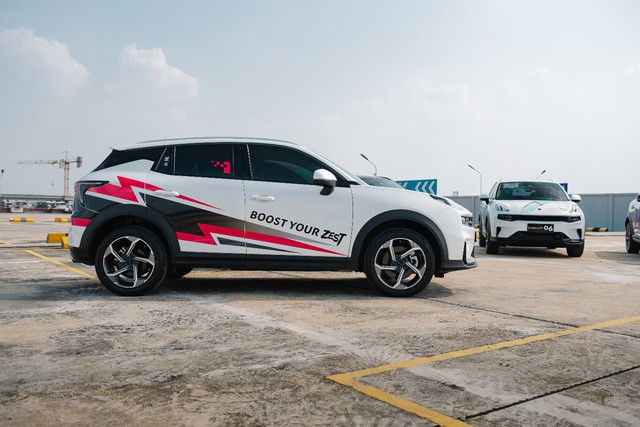 Dàn xe Lynk & Co 06 ‘khoác’ bộ tem phong cách mới- Ảnh 3.