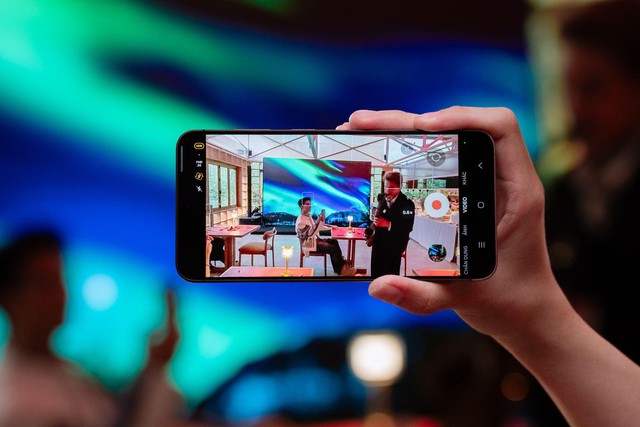 &rlm;Galaxy S26 FE thay đổi quan niệm &ldquo;trải nghiệm flagship lu&ocirc;n đắt đỏ&rdquo;&rlm; - Ảnh 5.