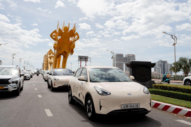 ‏Mãn nhãn dàn Geely EX2 khoe cá tính cùng bộ sưu tập decal độc đáo tại Roadshow Đà Nẵng ‏ - Ảnh 5.