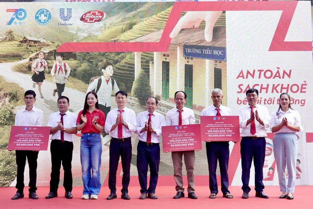 ‏Lifebuoy đồng hành cùng trẻ em tại Lai Châu, Lào Cai, Quảng Trị trở lại trường học an toàn, sạch khỏe‏- Ảnh 2.