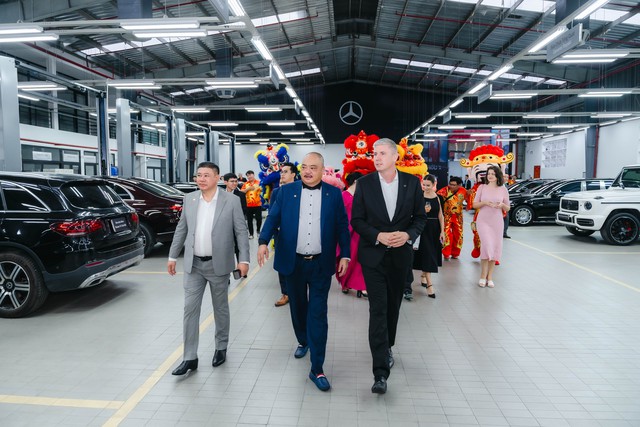 Nhà phân phối Mercedes-Benz đồng loạt đầu tư nâng chuẩn showroom tại Việt Nam- Ảnh 3.