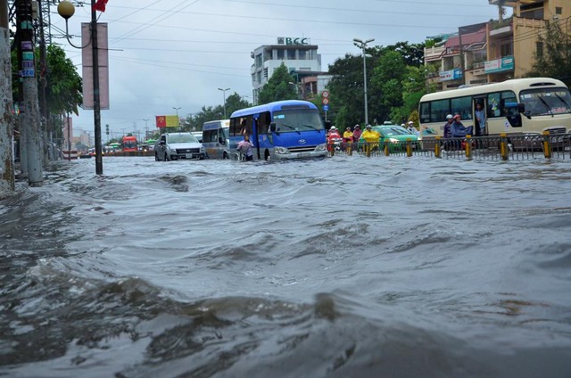 Đối với một đất nước thường xuyên bị ngập úng như Việt Nam, phương tiện di chuyển hằng ngày phải có khả năng chống nước tốt.