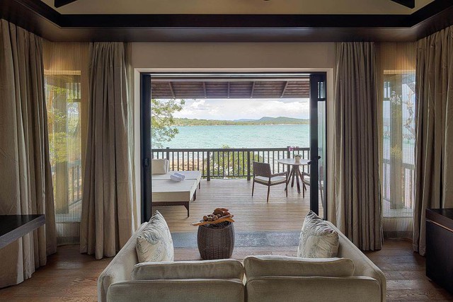  Các phòng villa và khách sạn của Nam Nghi đều có tầm nhìn hướng biển, mang lại cảm giác an yên, thanh bình.