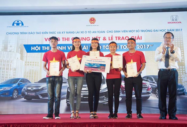 Vòng chung kết Hội thi “Sinh viên lái xe ô tô an toàn năm 2017” - Ảnh 1.