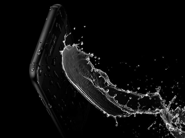 Khả năng kháng bụi, chống nước chuẩn IP68 – ưu điểm của Galaxy A5 2017 mà bất kì chiếc điện thoại tầm trung nào cũng thèm khát.