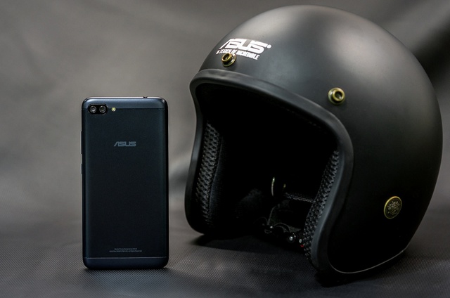 Ngay từ hôm nay, chọn mua Zenfone 4 Max Pro tại FPT Shop, bạn sẽ được tặng ngay nón bảo hiểm “cool ngầu”, trả góp 0% lãi suất hoặc phiếu mua hàng 200.000 đồng