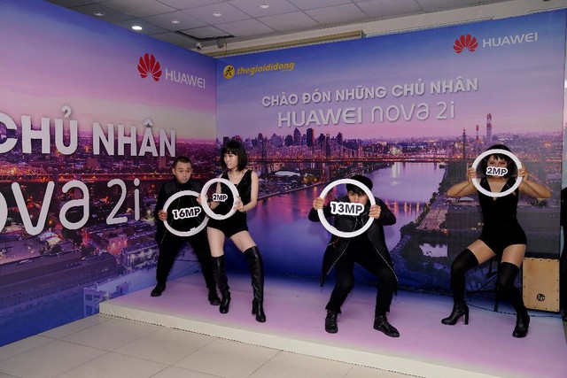 Tiết mục biểu diễn lấy cảm hứng từ bộ đôi camera kép của Huawei nova 2i (sự kiện giao máy ngày 21/10)