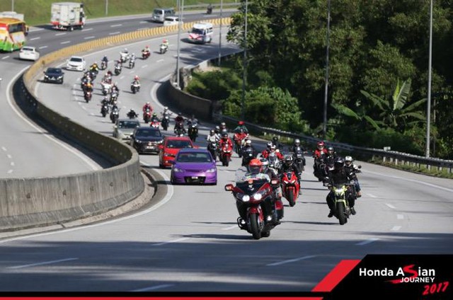 Chiêm ngưỡng siêu mô tô 7 tỉ và dàn xe “khủng” xuất hiện trong hành trình Honda Asian Jourrney 2017 - Ảnh 3. Chiêm ngưỡng siêu mô tô 7 tỉ và dàn xe “khủng” xuất hiện trong hành trình Honda Asian Jourrney 2017 - Ảnh 3.